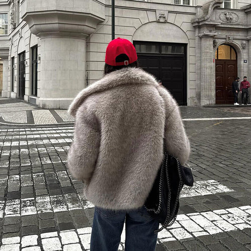 Plushé Pelzjacke